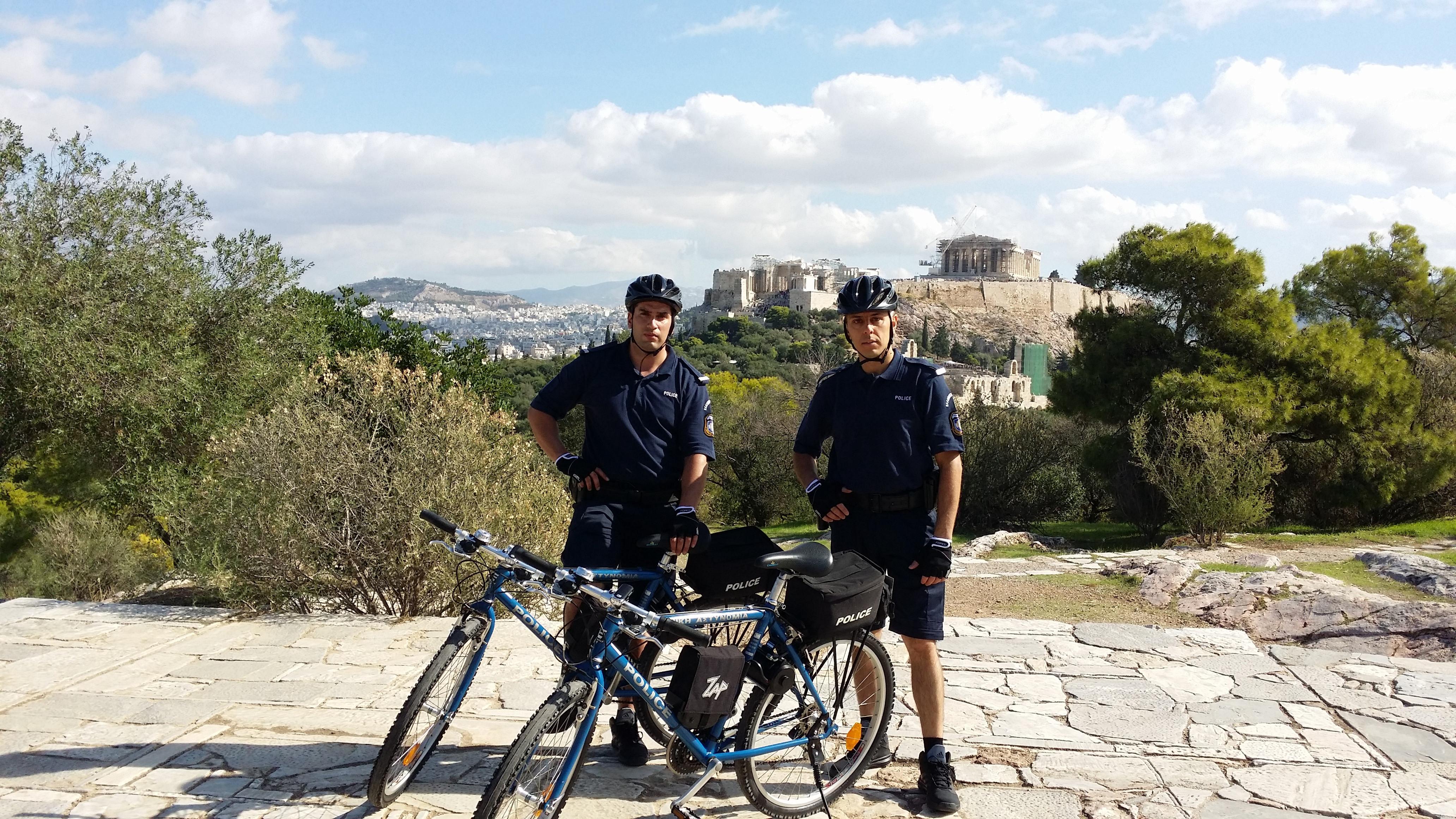 Αστυνομικοί με ποδήλατα σε Αθήνα και Θεσσαλονίκη